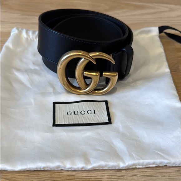 Gucci Black Belt with Gold GG Buckle size 80 - Picture 1 of 3